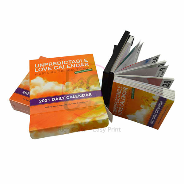 गुणवत्ता से समझौता किए बिना पुनर्चक्रण योग्य सामग्रियों का उपयोग कैलेंडरों में कैसे किया जा सकता है?